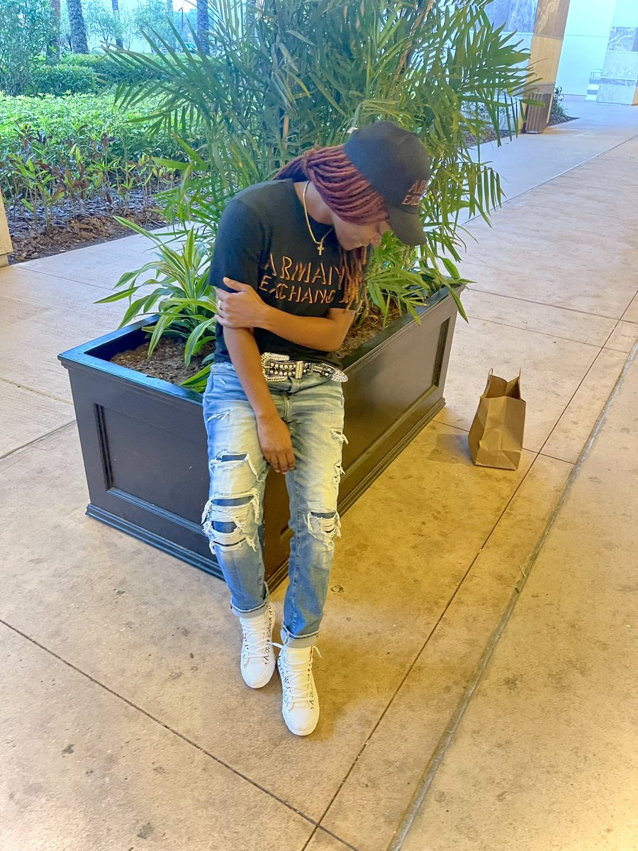 Ki2xs_'s tweet photo. they aint picture me like this, so i had to pose for em. 📸 #DirtyK https://t.co/Jkx67HOZmf