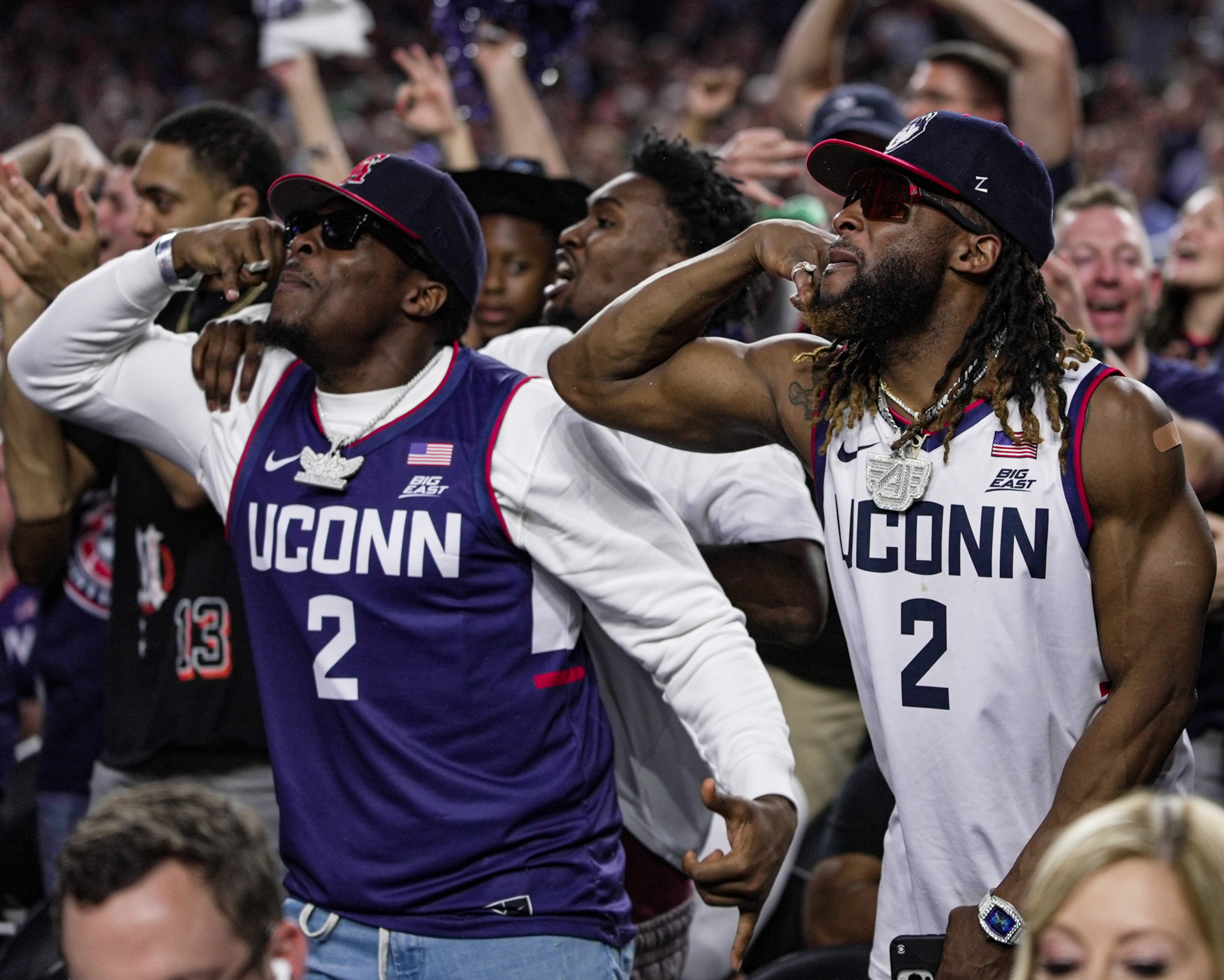 UConn Huskies on Twitter "The Jones Brothers Bleeding Blue! 🤙 My_Tyme10 Showtyme_33 https
