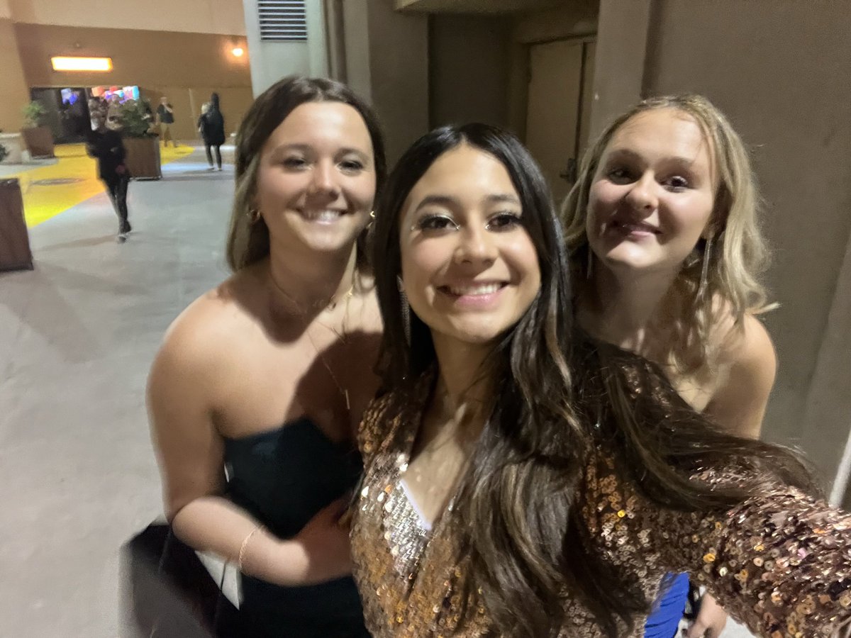 julissa🪐 on Twitter: "it’s been a week🥹🪐💖🫂🥲"