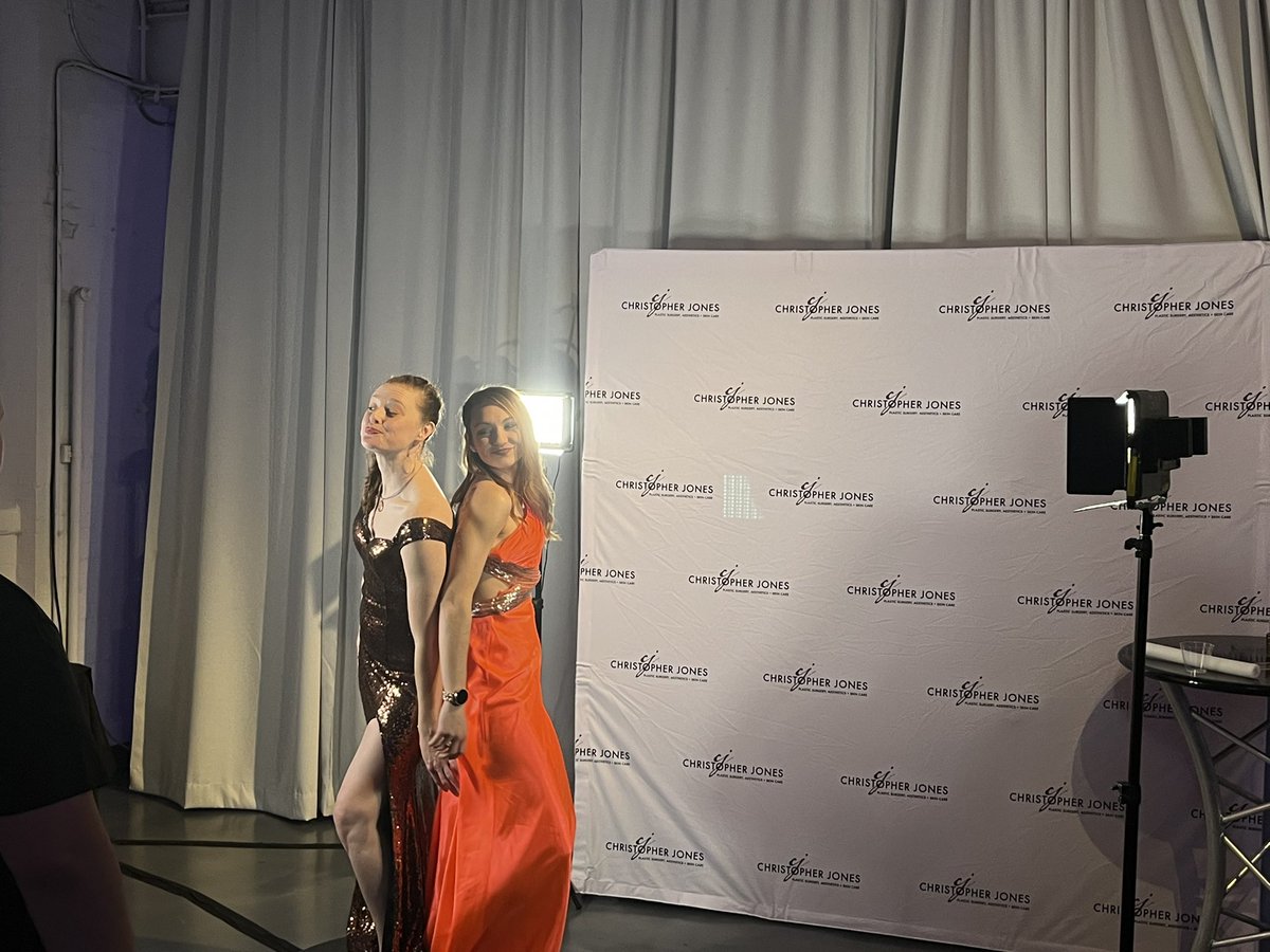 995zpl's tweet photo. 360Β° pics by Christopher Jones, bevs by @JackDaniels_US, and an overall AMAZING night with @smileyradioshow and @hensleylegal π #smileyprom https://t.co/6XnF6ZD7ue