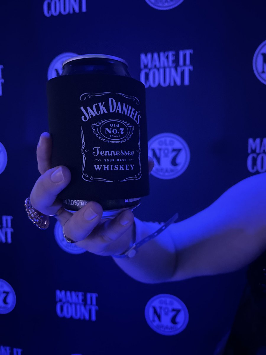 995zpl's tweet photo. 360Β° pics by Christopher Jones, bevs by @JackDaniels_US, and an overall AMAZING night with @smileyradioshow and @hensleylegal π #smileyprom https://t.co/6XnF6ZD7ue