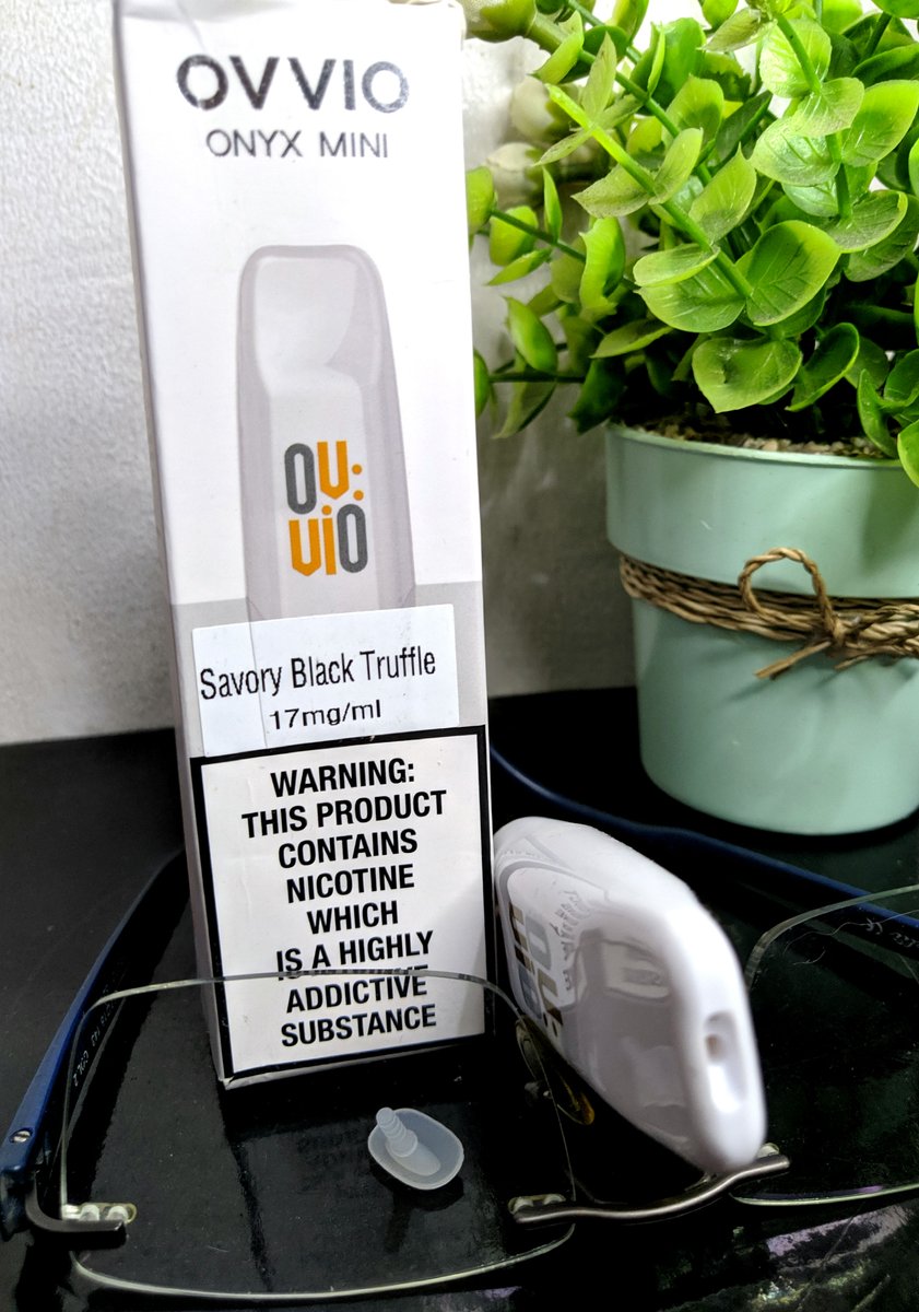 1270_896's tweet photo. Let me show you my smallest disposable pod by Ovvio, The Onyx Mini Savory Black Truffle.
Thanks to @EleafGlobal for all this gift.
#ovvio #savoryblacktruffle #onyxmini
#eleafglobal
#disposablepod https://t.co/mixBP6Vxhu
