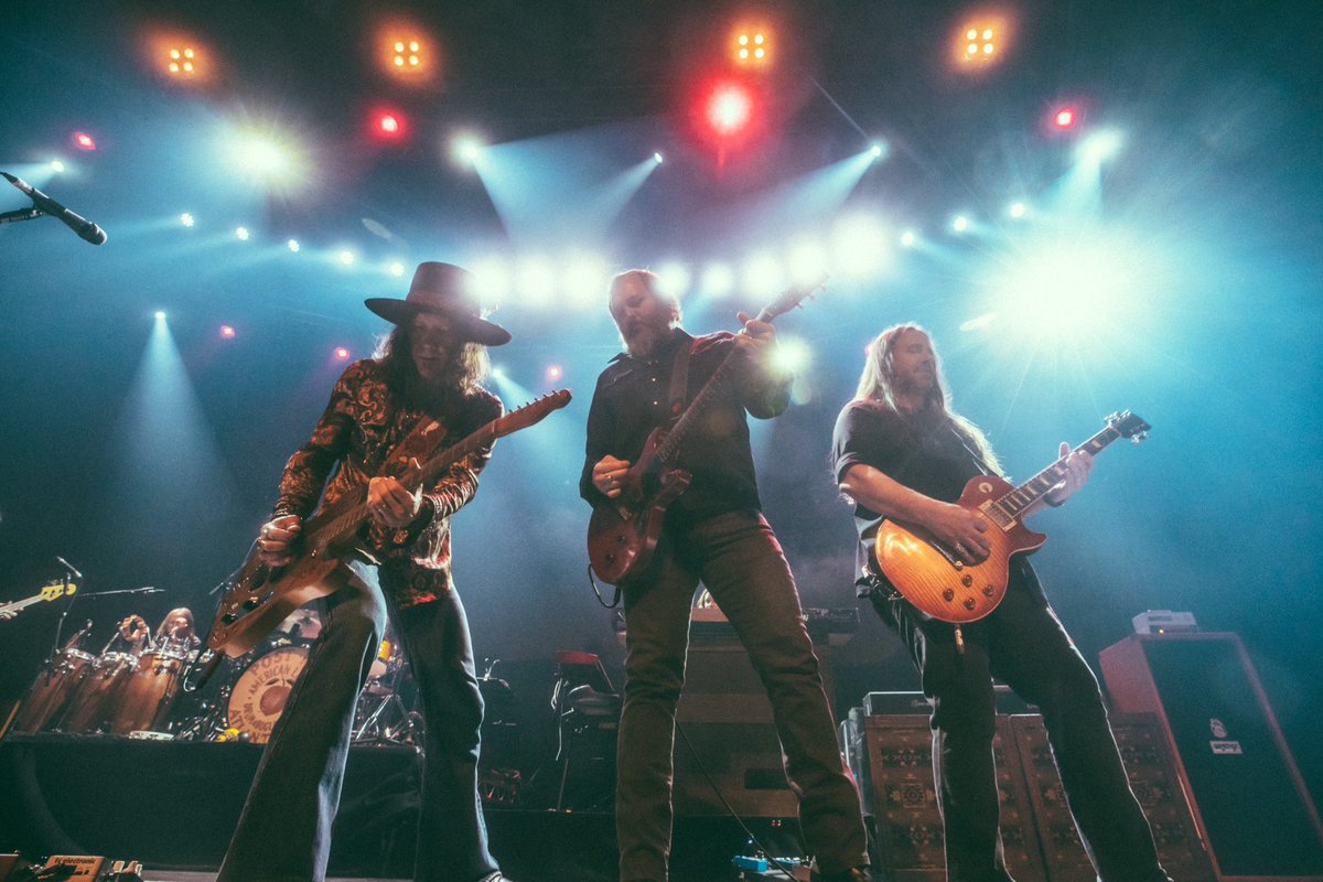 blackberrysmoke's tweet photo. #London, thank you for a phenomenal sold-out show! Your energy is always amazing. We love you ✌️🇬🇧

Photos by Andy Sapp https://t.co/gakWYjrZFX
