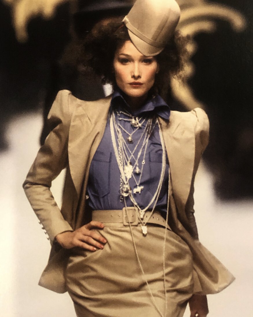 roundtheworld_b's tweet photo. Power shoulder
My favorite
#viviennewestwood
#powershoulder
#fashion
#fukuoka
#keyakidori
本日もどうぞ宜しくお願い致します。 https://t.co/tOFXMunvlV