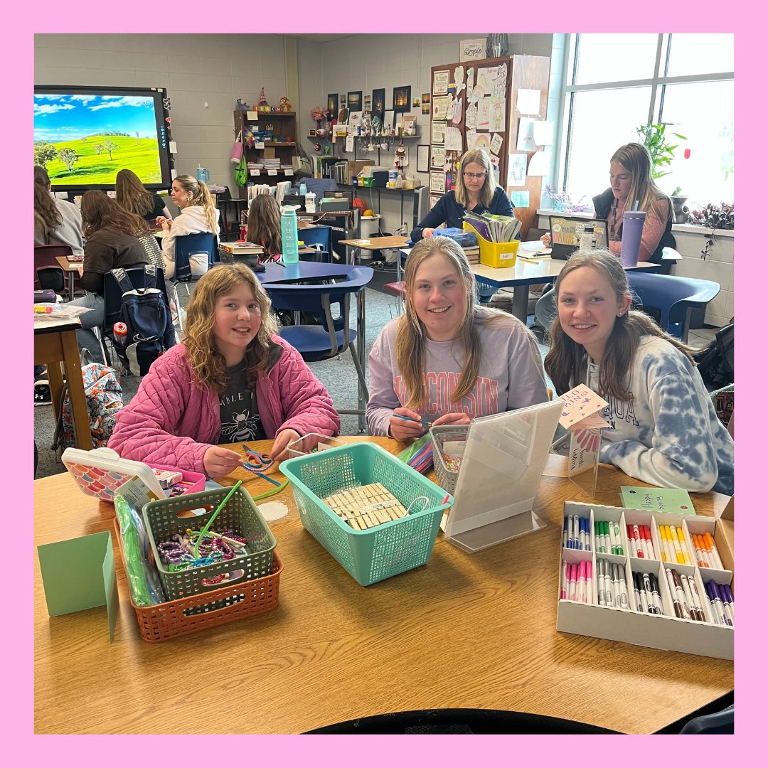 bayport_gg's tweet photo. On Friday some of our GG members were able to visit our district’s Intermediate School @LinevilleHSSD to teach them about GlamourGals! We made cards and spring crafts with the students to bring to our local nursing homes. Great time working with awesome kids! #ggmovement https://t.co/fRbqXppK8w