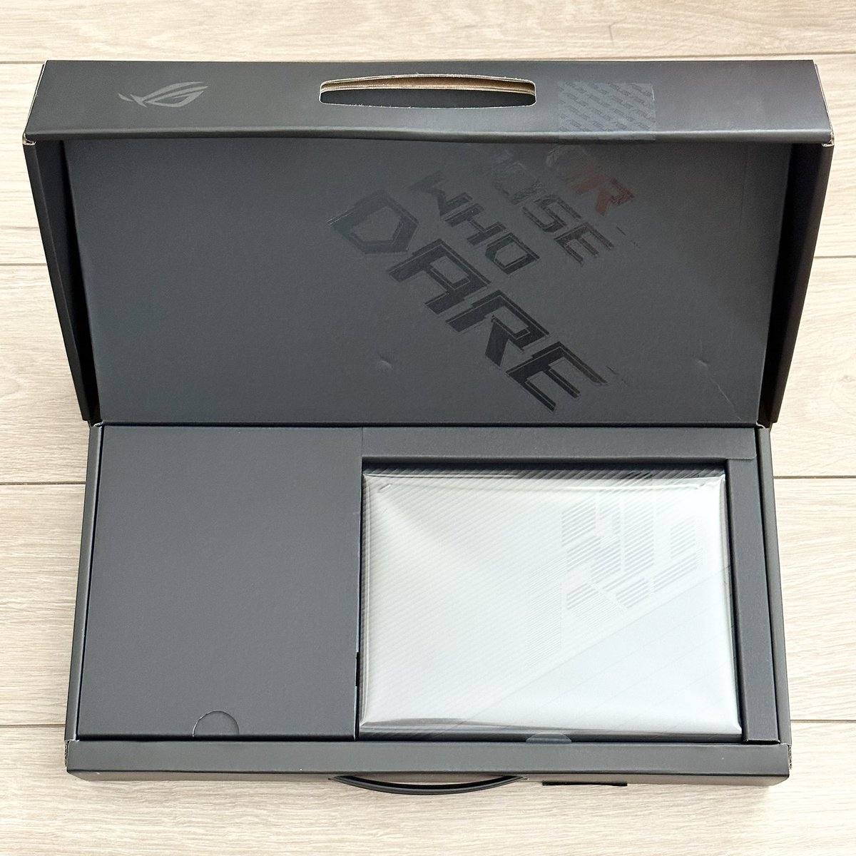 Monagon's tweet image. お…これは…？

XG Mobile RTX4090が届いた〜〜👏

#ROGALLY 
#XGmobile
#ROGFLOWZ13