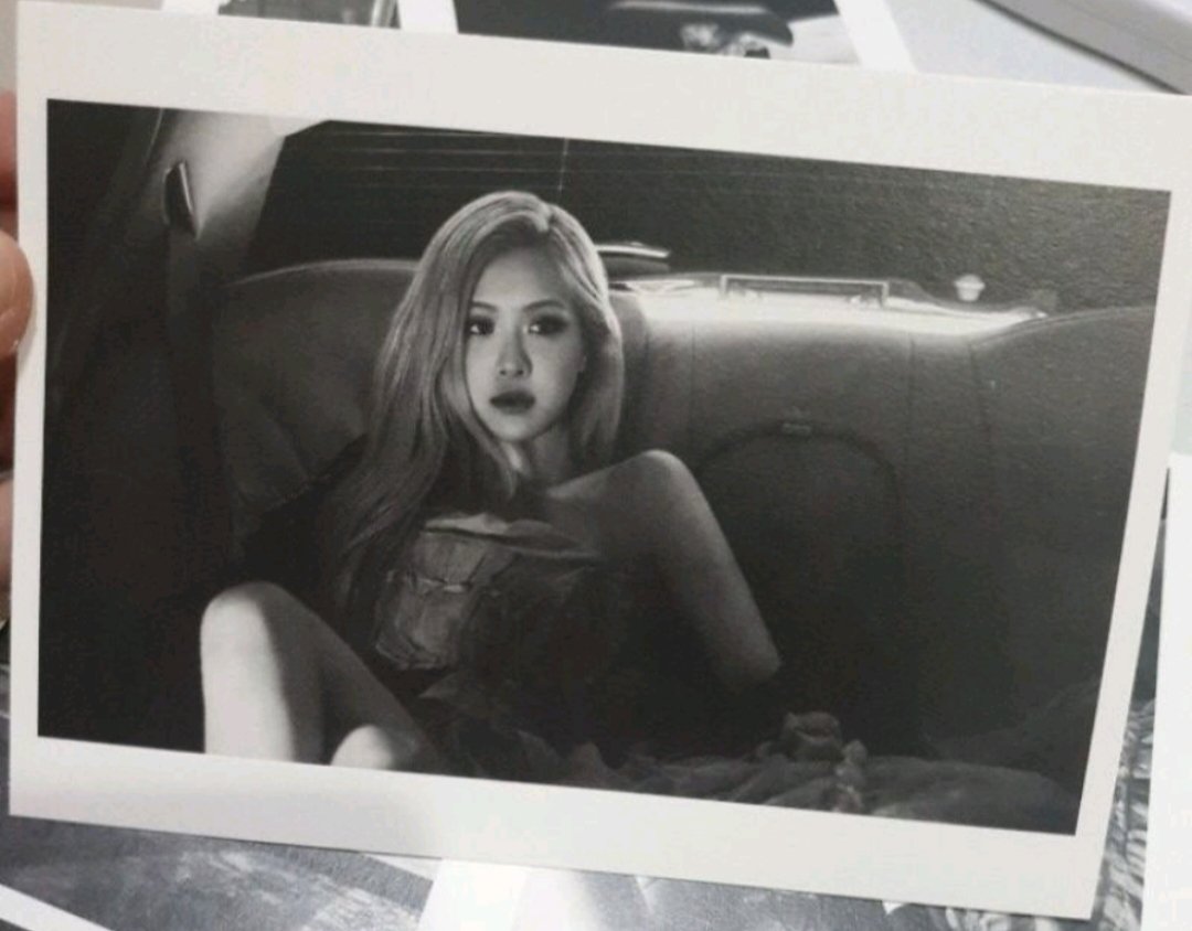 rosie_fanss's tweet photo. [help rt]
Wts(want to sell) lfb
Rosé first single album

Ina 📍 Jakarta pusat
•shopee co✅
•freebies✅
•cek condi✅
•dapef semua yg ada di foto 1&amp;2✅
•include packing❌

Harga(price):280k

#ROSÉ #rosefirstsinglealbum #wts #wtb https://t.co/eeg8EC5N08