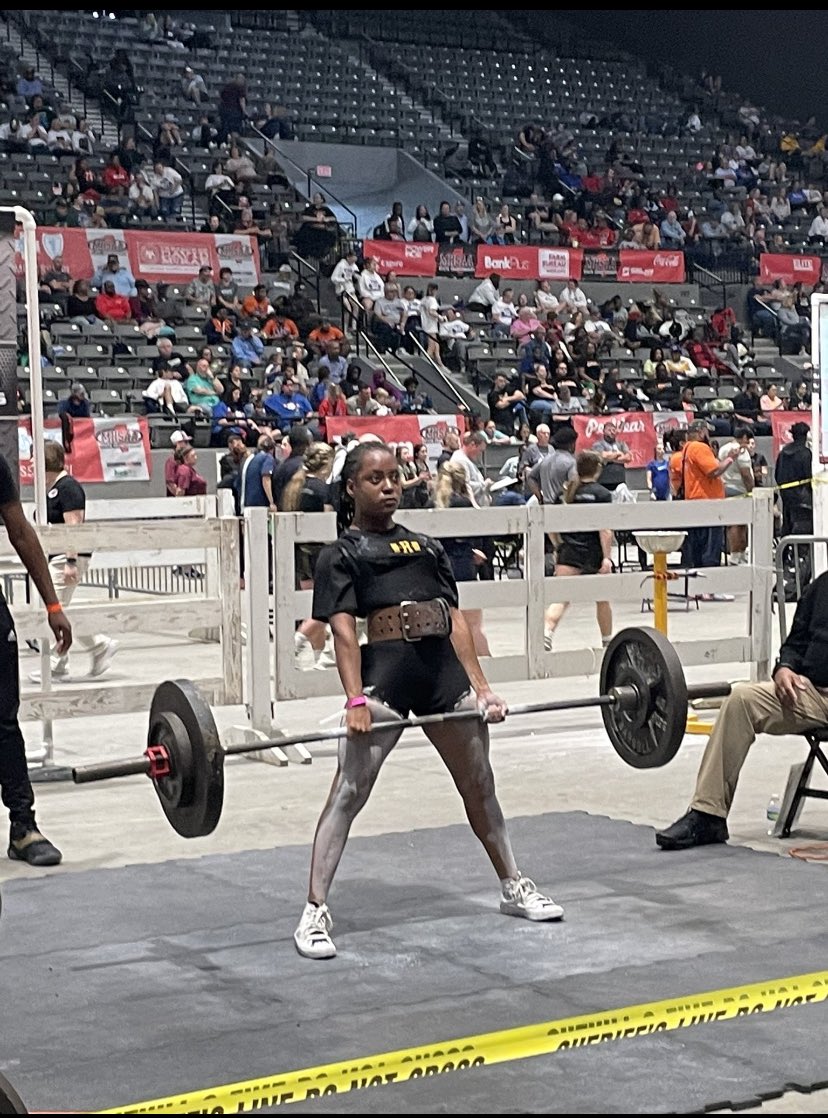 AllysonXmas4's tweet photo. 2023 MHSSA POWERLIFTING STATE CHAMPION๐ฅ, all glory to GOD . congratulations to all the other girls who competed. i wanna thank my parents and coaches for pushing me through it allโค๏ธโค๏ธ iโll be back next year for the title again ๐๐ฝ@TKNIGHT11 @Los_Stuff @ExtraInningSB https://t.co/FRu8Z2q1Td