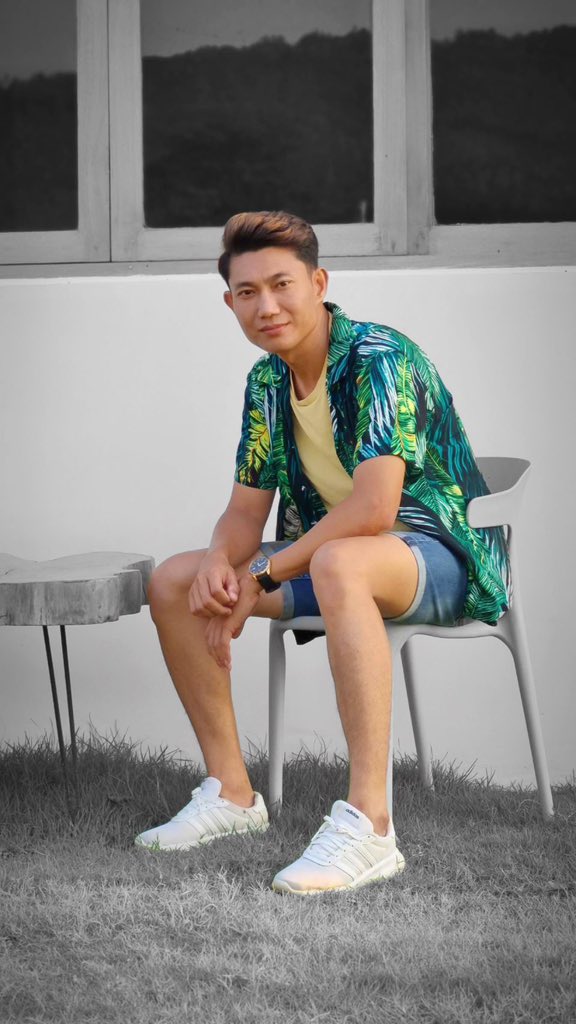 Phyo6091261's tweet photo. April 💚💛 https://t.co/2cbdwrjPyH