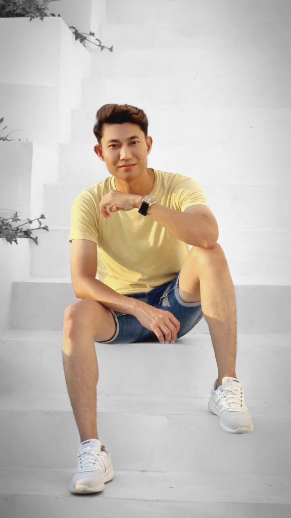 Phyo6091261's tweet photo. April 💚💛 https://t.co/2cbdwrjPyH