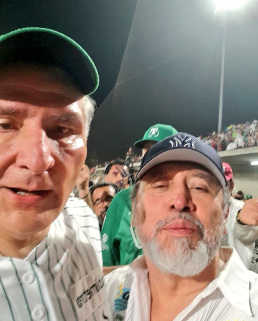 Pulido_Cueto's tweet photo. ¡Quién no entienda este mensaje que se dedique a otra cosa! 
Muy satisfactorio ver que el presidente @lopezobrador_ enviara a su mejor hombre @adan_augusto, a casa, a inaugurar el estadio Centenario. Los #Portuarios de #Veracruz sabemos que #AhoraEsAdán y queremos  #QueSigaLopez! https://t.co/lz1OE2bNW0