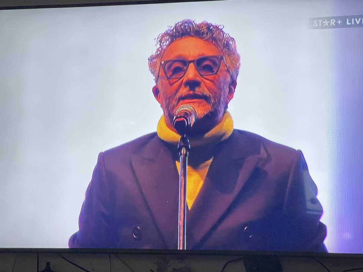 chavitadiaz's tweet photo. Cable a tierra #fitopaez #FitoEnVelez  🥰 https://t.co/egwJPiblgM