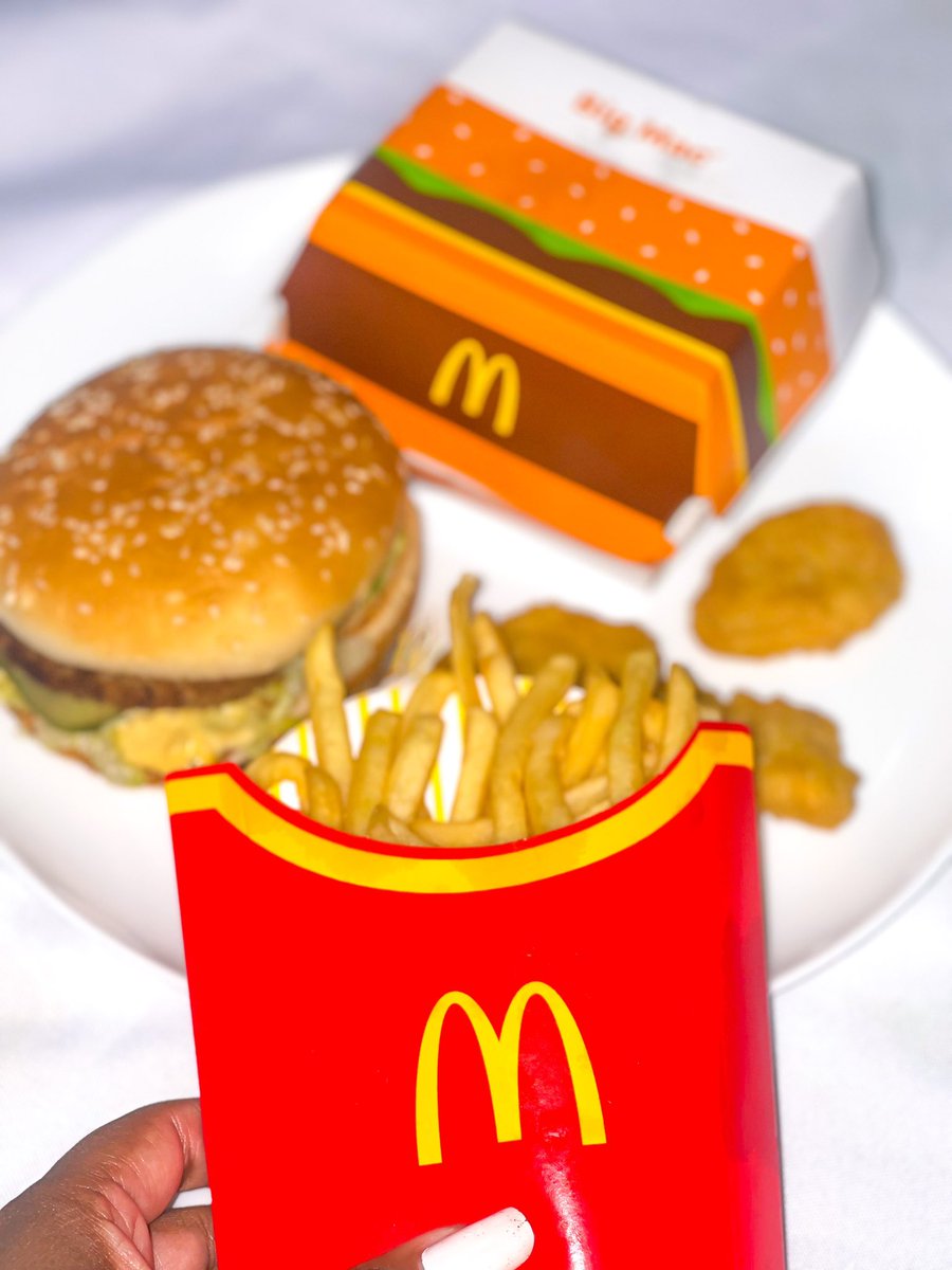 que tipo de Méquizice ceis mais fazem? 

Eu seeeeeempre fui de Big Mac com McFritas no Sundae mas hoje em homenagem a Méquizice do Dr Fred inventei de Big Mac sem queijo com McFritas e McNuggets!!!!  AMEI???? 🤤 🤤 
©️Globo

@McDonalds_BR #MéquiNoBBB23 #BBB23
