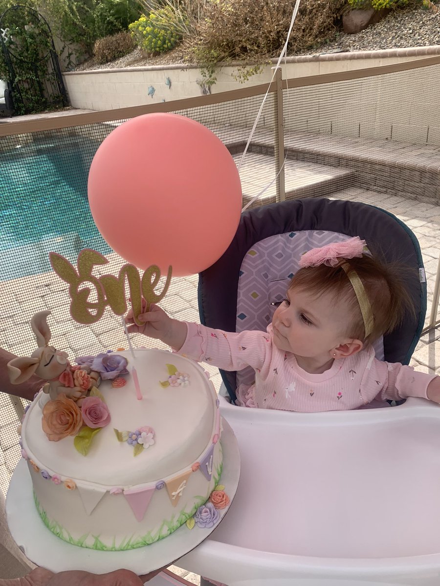 westcoast_taylr's tweet photo. Avas first bday. Cant believe my babys one. Love you to the moon and to πͺβ¦ #babyfirstbday https://t.co/37k54A2whh