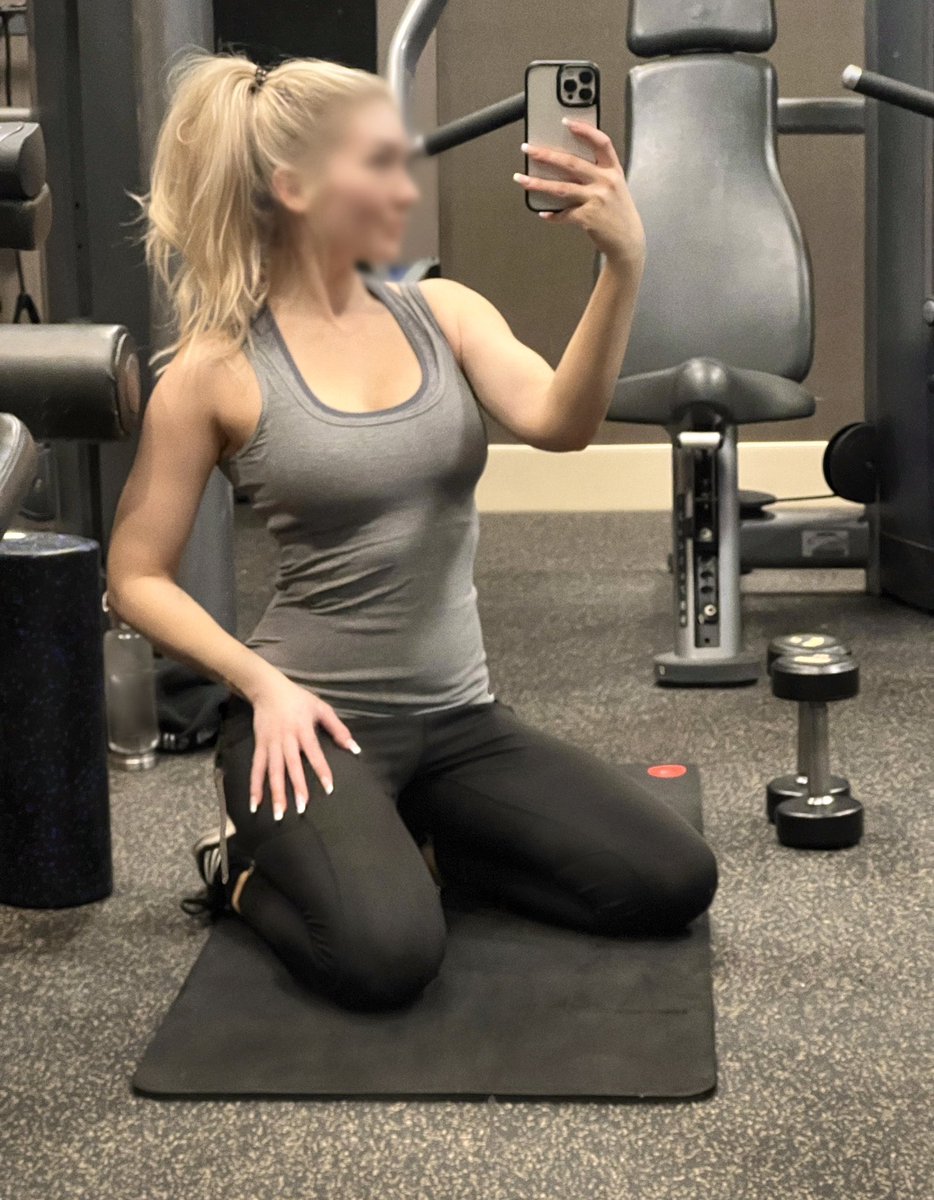 Addison Riley on Twitter: "Sneaky lil gym selfie 😛🏋🏼💦"