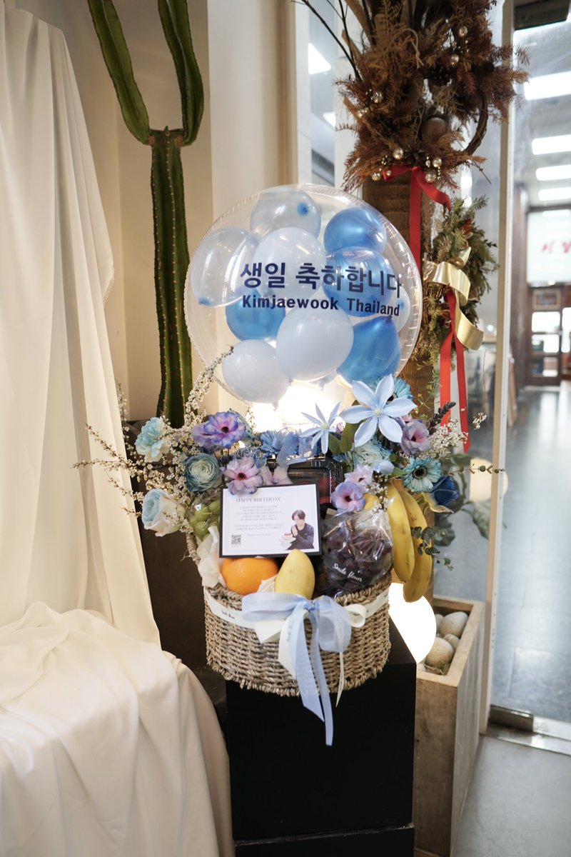 2023 Birthday Gift 🦋💙✨

วันเกิดคุณคิมปีนี้บ้านคิมแจอุคไทยแลนด์ได้ส่ง friut basket ไปให้คุณคิมค่ะ 

#해피우꾸데이
#꽃처럼_피어날_김재욱의_41번째봄 
#HappyJAEUCKday
#kimjaeuck #김재욱 #คิมแจอุค 
#キムジェウク #金材昱