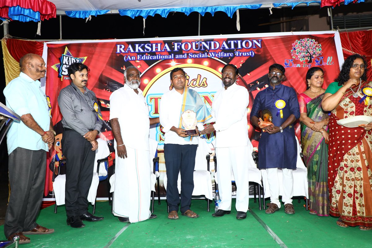 ssbrajuadv's tweet photo. In the presence of Respectable #MP #Thiru_Dr_K_Jayakumar and Ponneri MLA, Respectable
#Thiru_Durai_Chandrasekhar and other Dignitaries."The #Raksha_Foundation honored me with an award in recognition of my #social_service."
@DrJayakumarMP https://t.co/kSAzkIEsyf