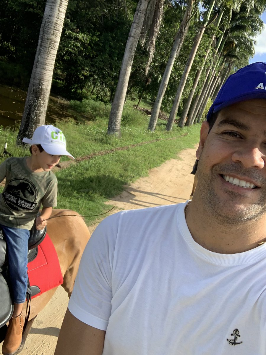 ANDRECABRAL101's tweet photo. Fazendo uma das atividades que mais gostamos! Eu e meu fofinho! 😍 https://t.co/3fhGMU6stt