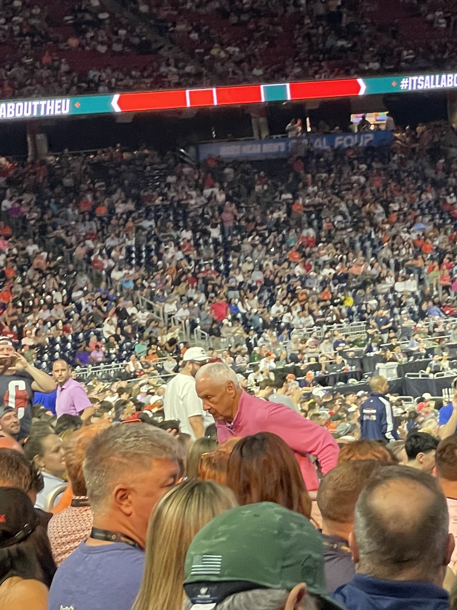 RobsMarchMadnes's tweet photo. UConn is in control.  Even Roy has had enough!  #FinalFour2023 https://t.co/utvcjuvwbi