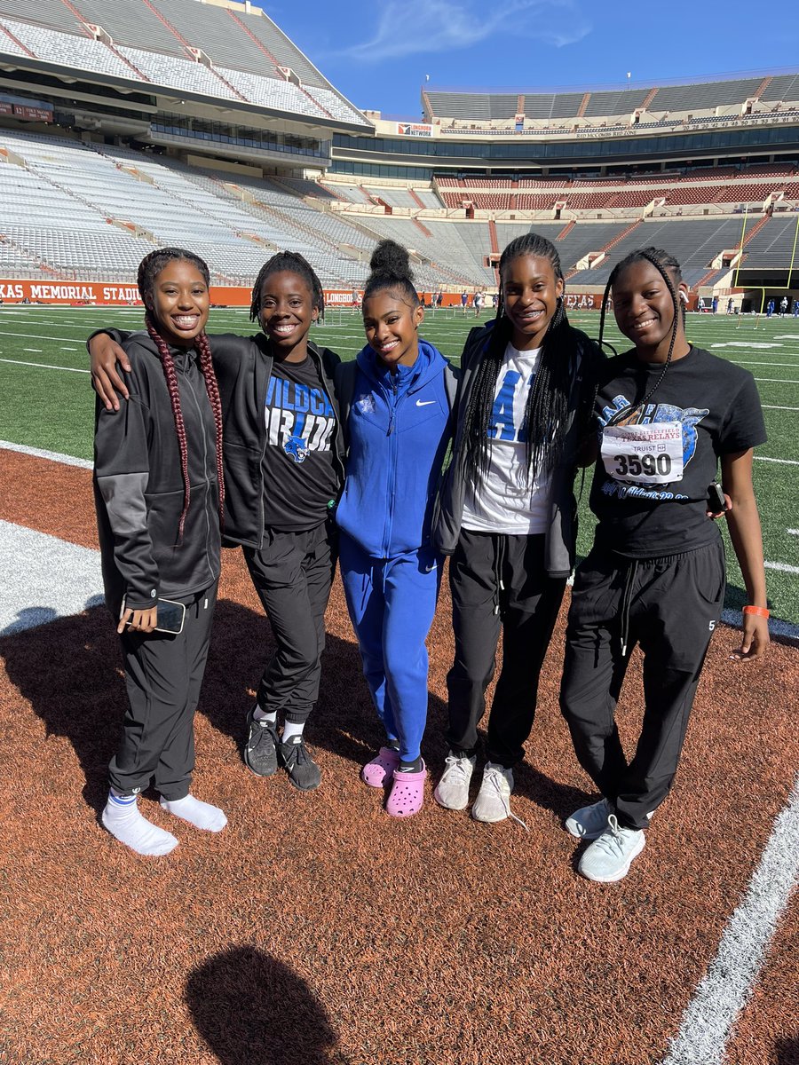 dunbar_track's tweet photo. Lady Wildcats showed up and showed out at Texas Relays ๐พ๐๐พโโ๏ธ๐พ. Ready to put in some work to get back down there for state! #IBeAWildcatWhoBeYou #SpeedCity #ThePLD @Dunbar_Wildcats @Dunbarfootball1 https://t.co/N1jjsKxD7l