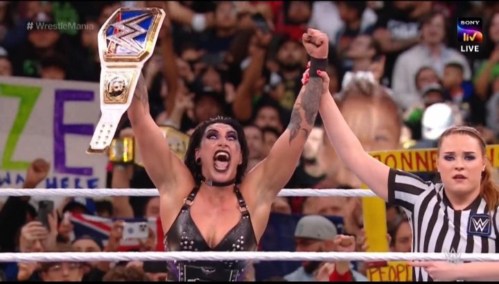 SantoshWaydan14's tweet photo. #Reharipley new smackdown women champion 🤯 #WrestleMania !! https://t.co/ekSvV55XMl