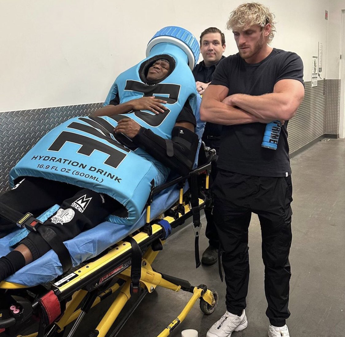 WrestleOps's tweet image. The table bump got KSI good 😧😧😧

#WrestleMania