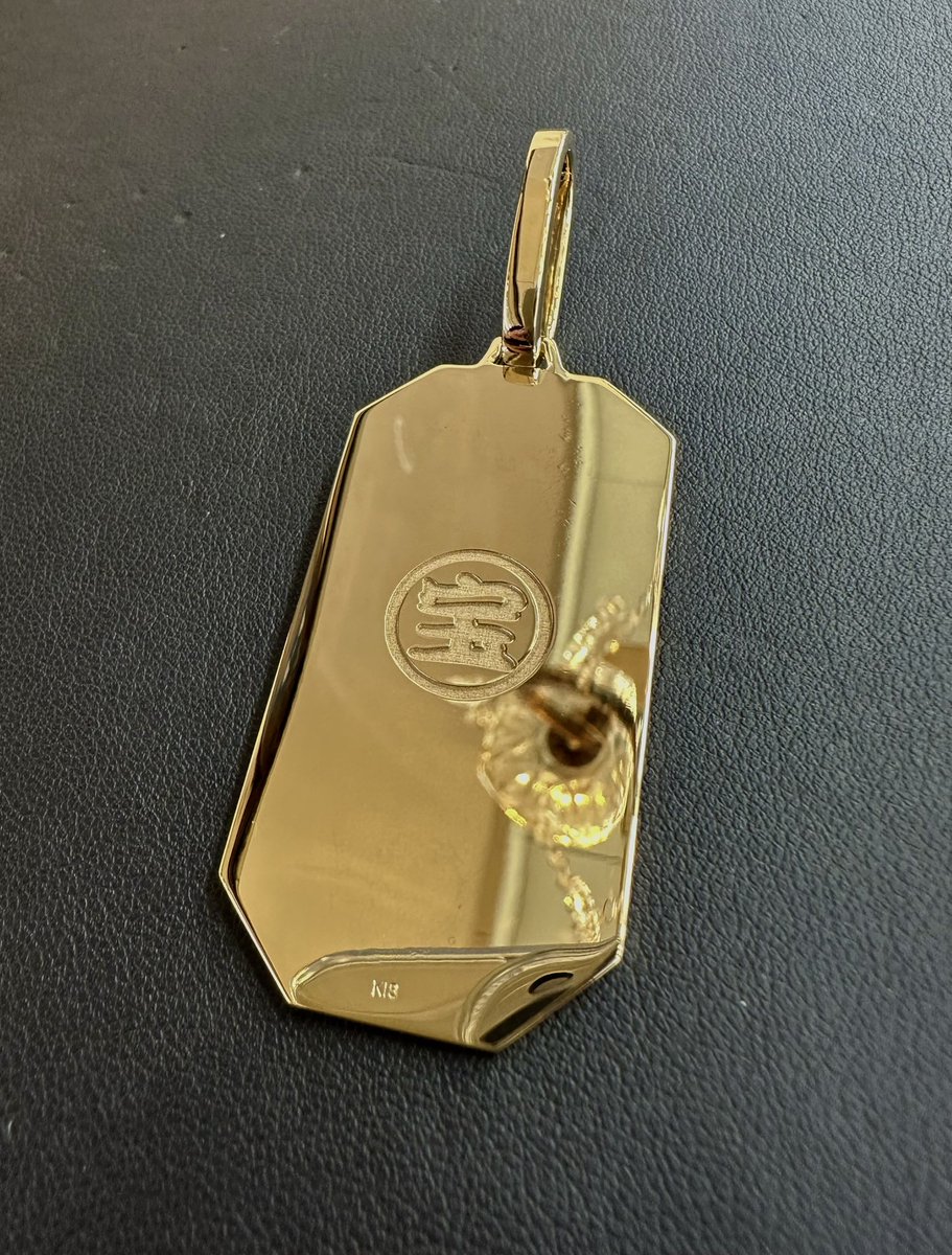 mikamitakuya69's tweet photo. 18金喧嘩札オーダー品完成✨
シルバーはもちろんのこと、プラチナ、ピンクゴールド、ダイヤパヴェ等何でもお気軽にご相談ください✨
https://t.co/nT47gDZ3xt
#ロイヤルスイーツ
#RoyalSweets
#18金
#フルオーダー
#喧嘩札
#八角札
#千社札
#東京
#アメ横
#上野 https://t.co/AIv7Hao248