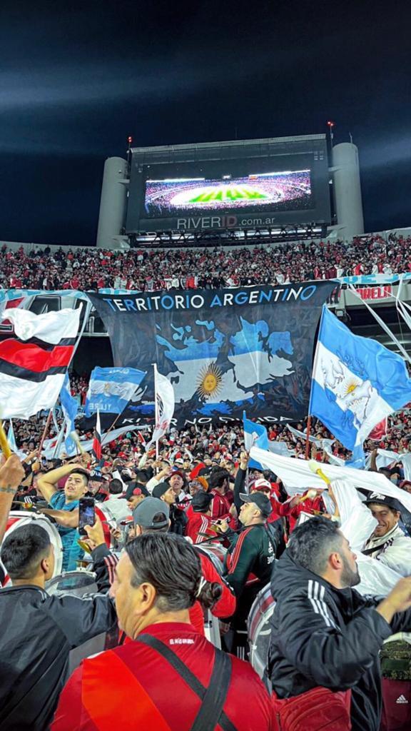 RiverLPM's tweet photo. 🇦🇷 ¡DE LOS PIBES DE MALVINAS QUE JAMÁS OLVIDARÉ!  🎵

¡Las Malvinas fueron, son y serán argentinas! 💪

📸 @Natipkoch https://t.co/kzsMIvbxu7