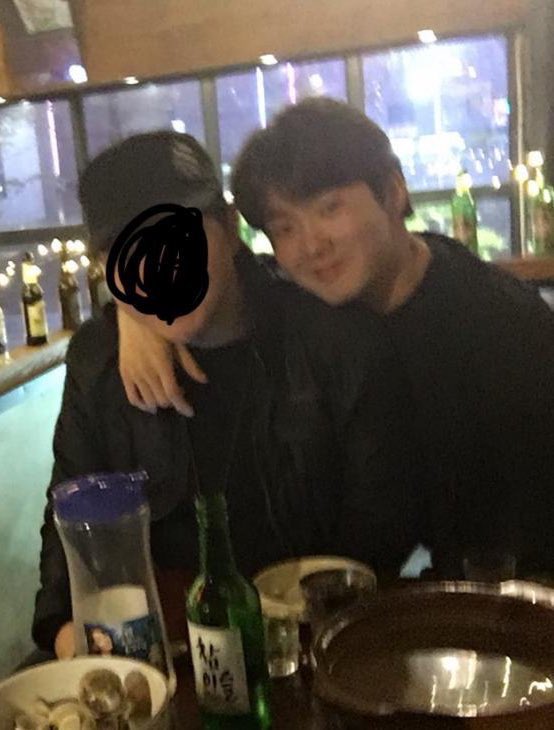 ccchoso's tweet photo. 조성진호감인점
제일말랑하게생겼는데제일주량개쎔
같이마신친구들이랑 새벽3시까지달려놓고 오전에혼자서 멀쩡하게연습실들어갔다함ㅋㅋ https://t.co/RqKVAlWdQZ
