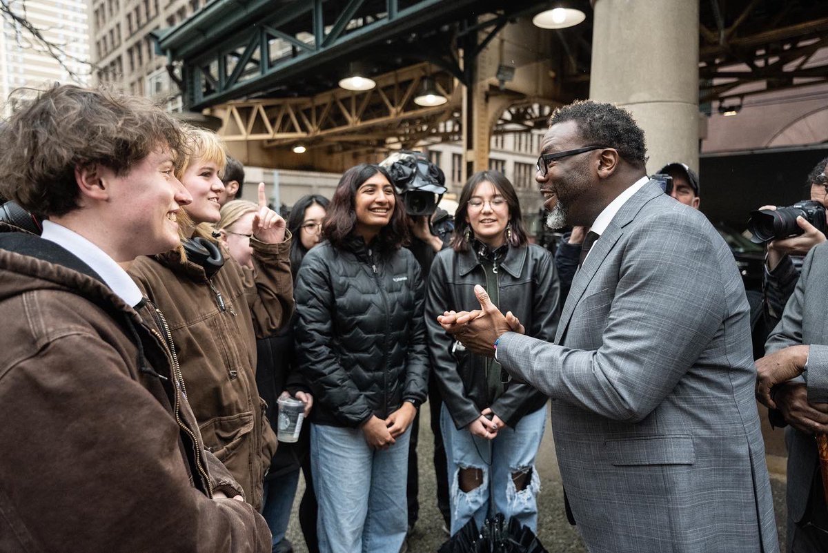 Brandon4Chicago's tweet photo. This Tuesday, Gen-Z will show Chicago that they are a generation of action, of hope, of change. They aren’t just the future – they are the present. And they are ready to make history.

When young people vote, progressives win.

So let’s win. 💯✊🏿💫

cc: @Students4Brand 😎 https://t.co/uCvagUvWUY