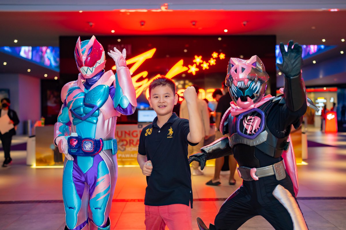 TGVCinemas's tweet image. Henshin! Sā, koko kara ga hairaito da.

"The fight scenes and visual effects are at their best! It really reminds me of my childhood." That is #KamenRider #Geats × #Revice: Movie Battle Royale for you. Don't miss this action-packed movie TODAY! 🎟️ bit.ly/TGV-KRGXR