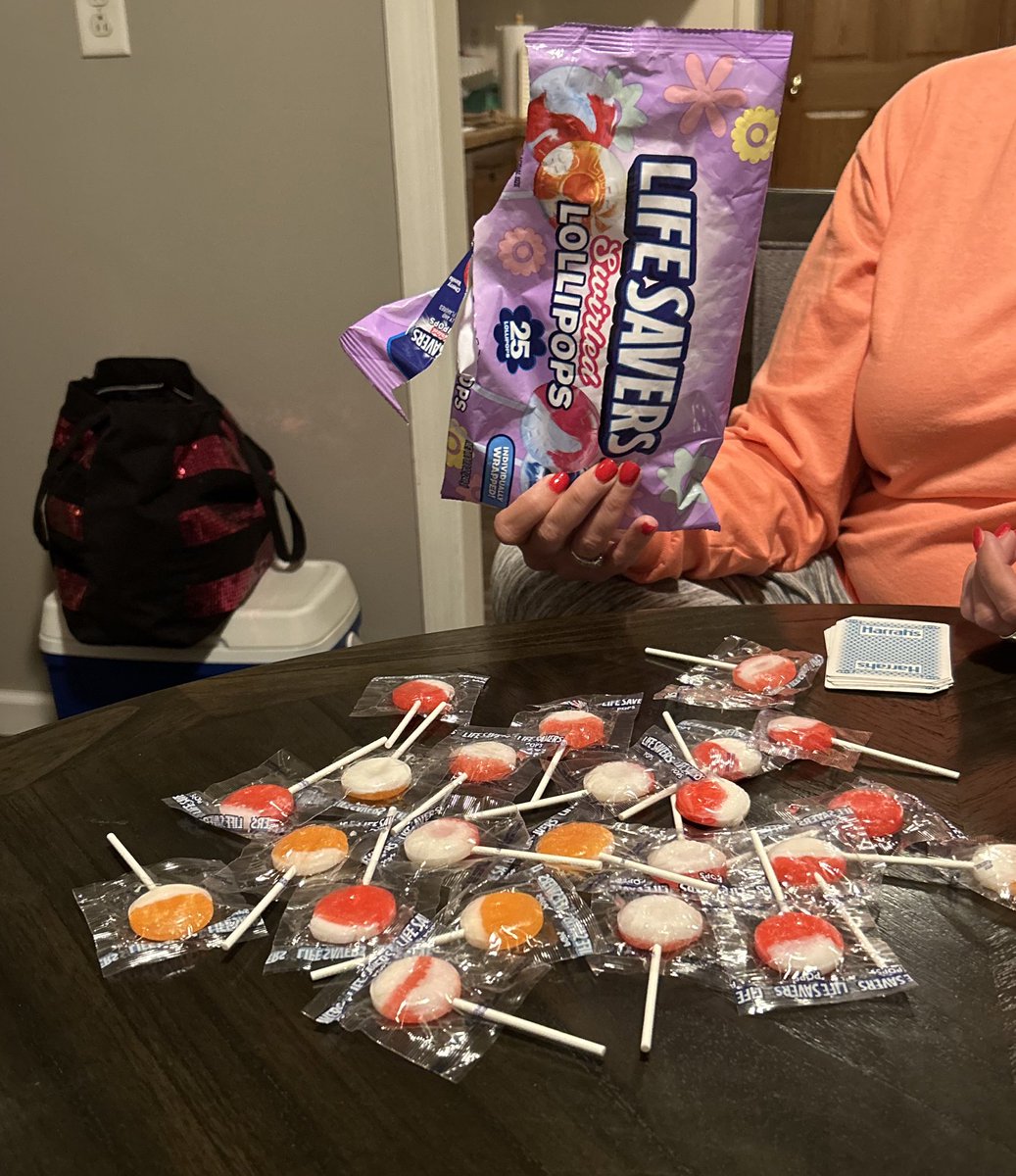 ponytail111's tweet photo. Bought a whole bag of @LifeSavers swirled just for the blueberry swirls and didn’t get one! 😑 https://t.co/apicvn9ZvE