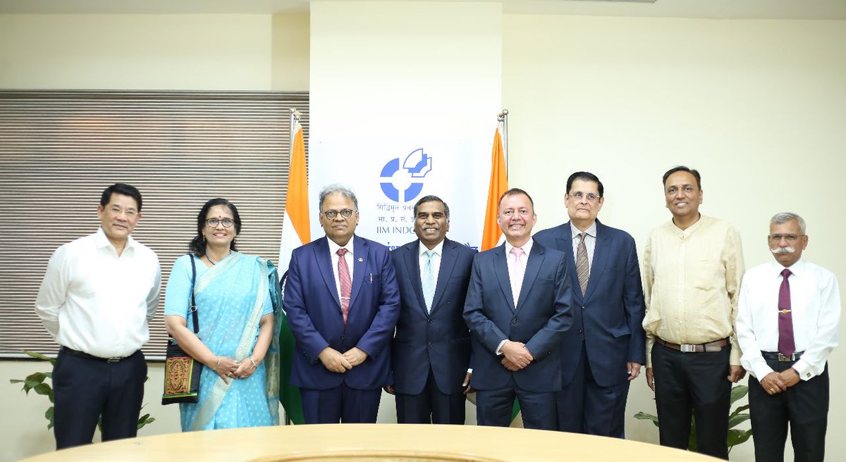 askhimanshurai's tweet photo. Honored to have the esteemed members of the Board of Governors of @IIM_I join us for the #24thConvocation. Their constant guidance & support have been instrumental in propelling #IIMIndore to greater heights. The institute is grateful for their presence on this special day. (3/6) https://t.co/i7L99n6zA8