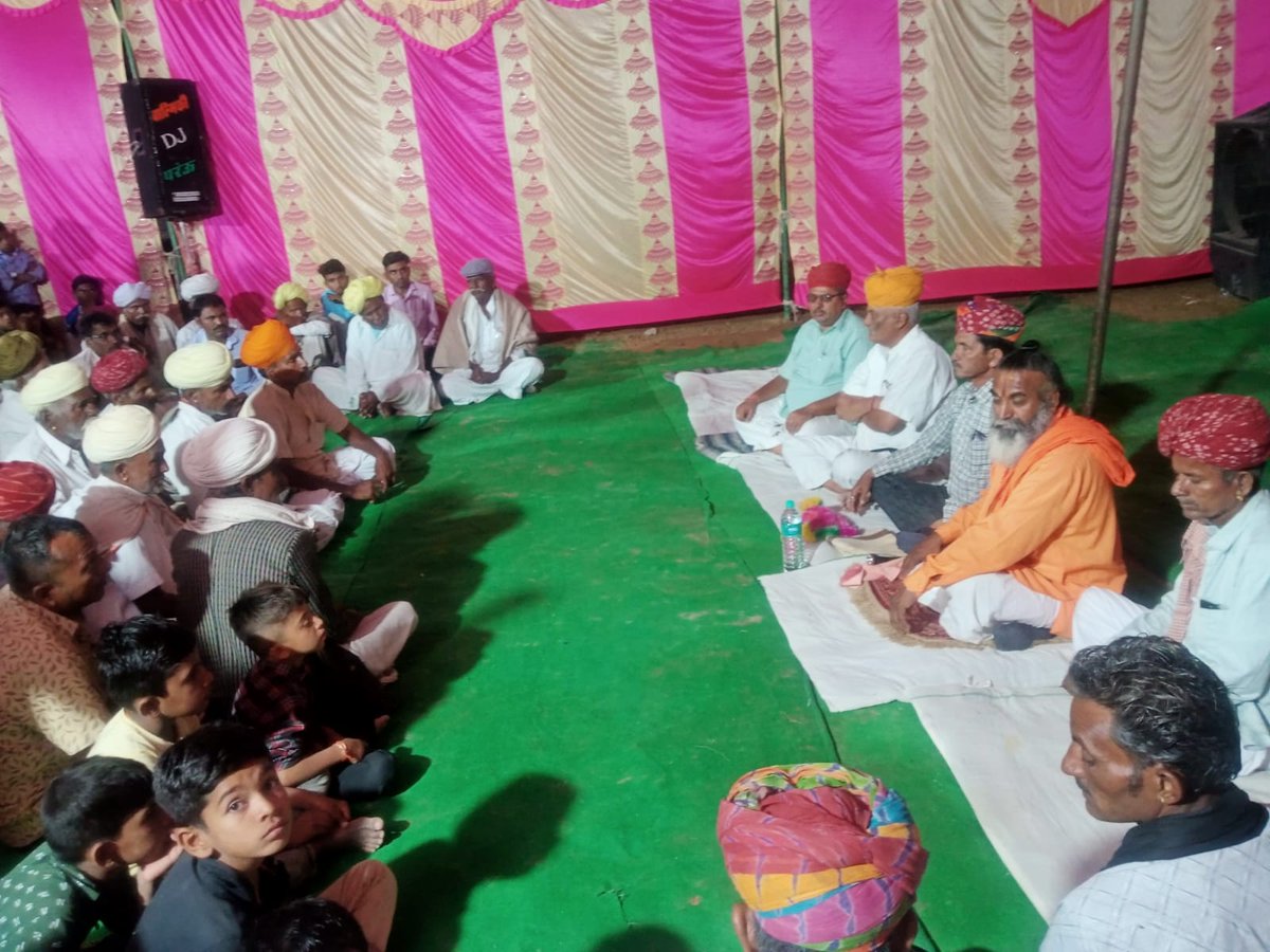 BaytuBalaram's tweet photo. बायतु विधानसभा क्षेत्र के गाँव परेऊ में श्री ठाकरराम जी मेघवाल राजस्थान मरूधरा बैंक में कार्यालय सहायक पोस्ट से सेवानिवृत्त होने पर निवास स्थान पर अभिनन्दन समारोह में सम्मिलित होकर शुभकामनाएं दीं।
#Pareu #Gida #Baytu https://t.co/TXBimA5DLP