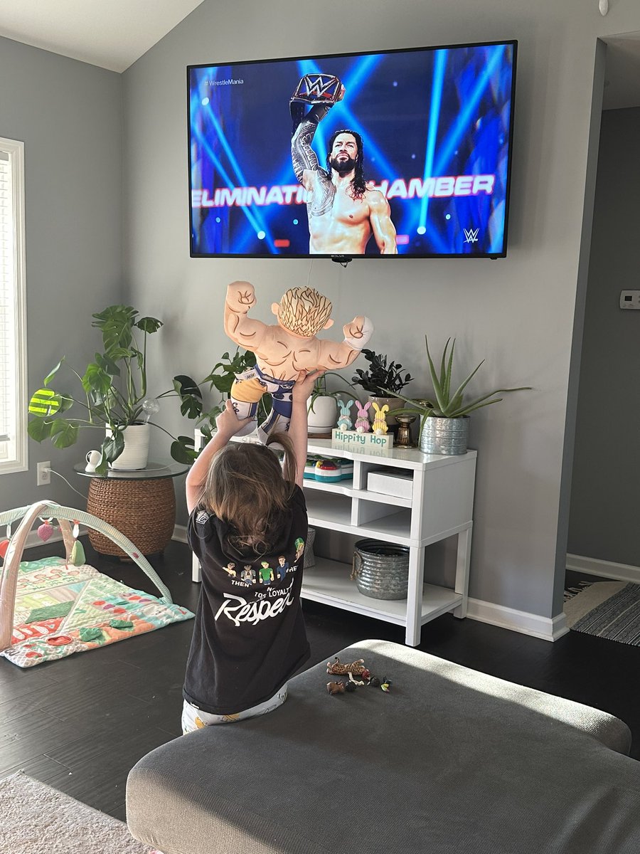 HopeRoberts21's tweet photo. She’s got her pick in for tomorrow night… 

#FinishTheStory #WrestleMania  #WrestleMania39 https://t.co/ckAQ5VsH2K