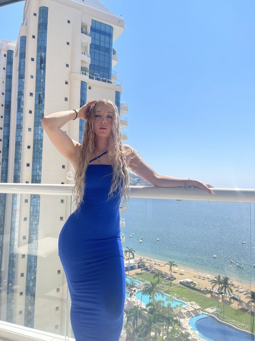 Watch M🦋G's leaked NSFW photo on TwXstars