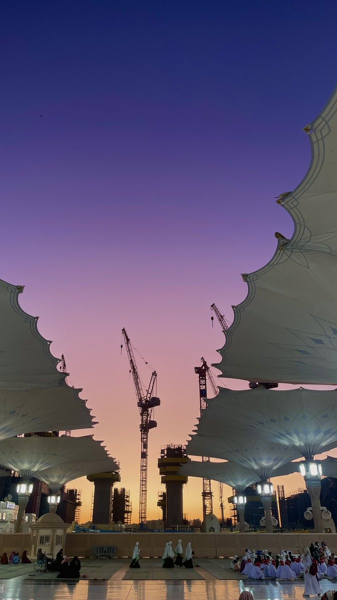 The sky at Fajr in Madeenah Munawwarah.

Picture captured by Haramain follower.