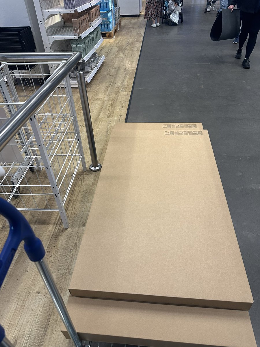 Nikkiiloizou's tweet photo. New job working from home also means new desk/workspace. Can’t wait to also use this space for my uni work and make some productive content for #alm101 #makingsocialmedia 😌 highkey got lost in Ikea lol https://t.co/MoNfV9QXyI