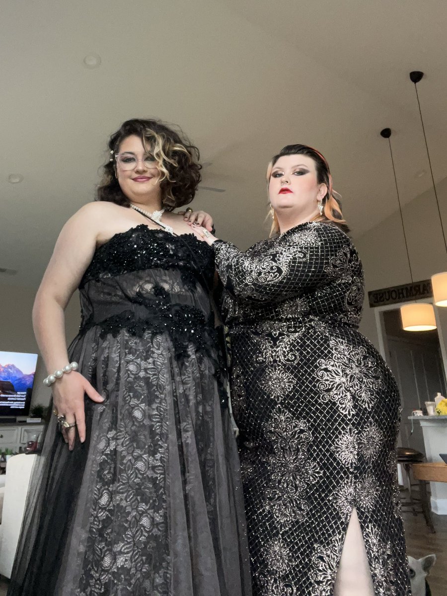 carlyraegender's tweet photo. major slay moment at #smileyprom https://t.co/Xa0lI2Ti3z