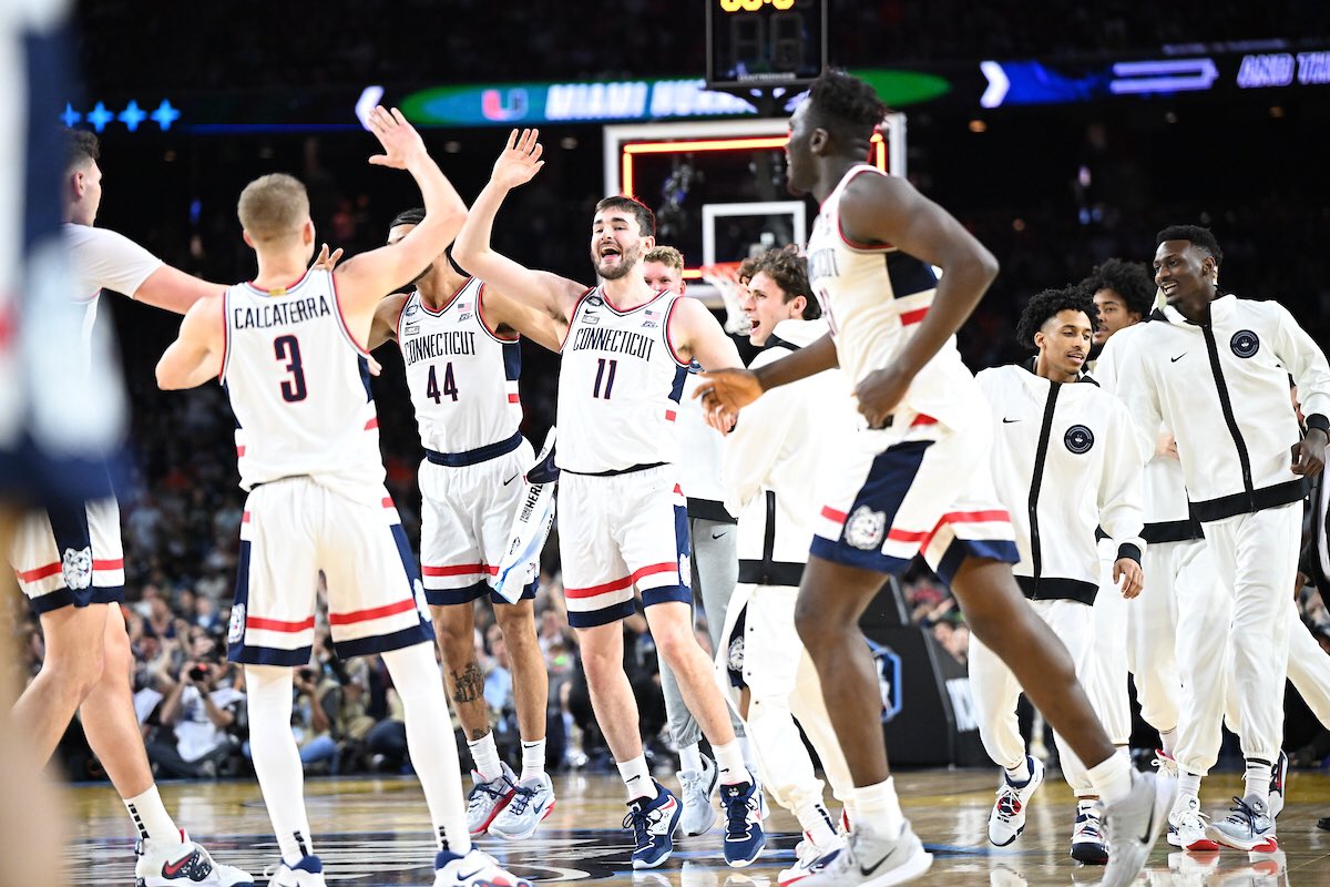UConn's tweet photo. One. More.👏

#BleedBlue | #Made4March https://t.co/TSAz5XNh3l