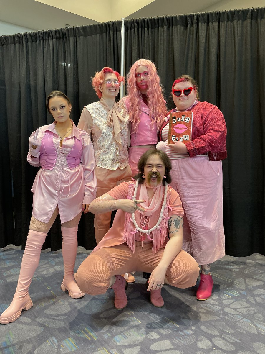 ourflagmeansegg's tweet photo. Slay💖 #pinkcrew #ofmd #OurFlagMeansDeath #C2E2 @Fullonbrainrot @glorious_void @starlightofmd @shapoofla https://t.co/skNpjyK0VP