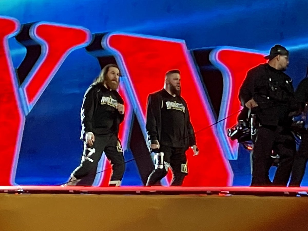 StewMyrick's tweet photo. #WrestleMania Night 1Main Event! 1st time a tag team match has main evented the #ShowOfShows. #WWE https://t.co/Eszy5q3P6Q