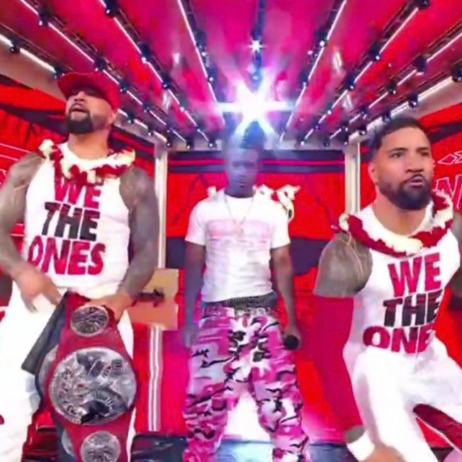 The_Vegas_Icon's tweet photo. @WWE @iambeckyg @SoFiStadium This entrance is great.

@The_Vegas_Icon @WWEUsos 
#WrestleMania 

#LilUziVert #WWE https://t.co/A0MPjTWWWv