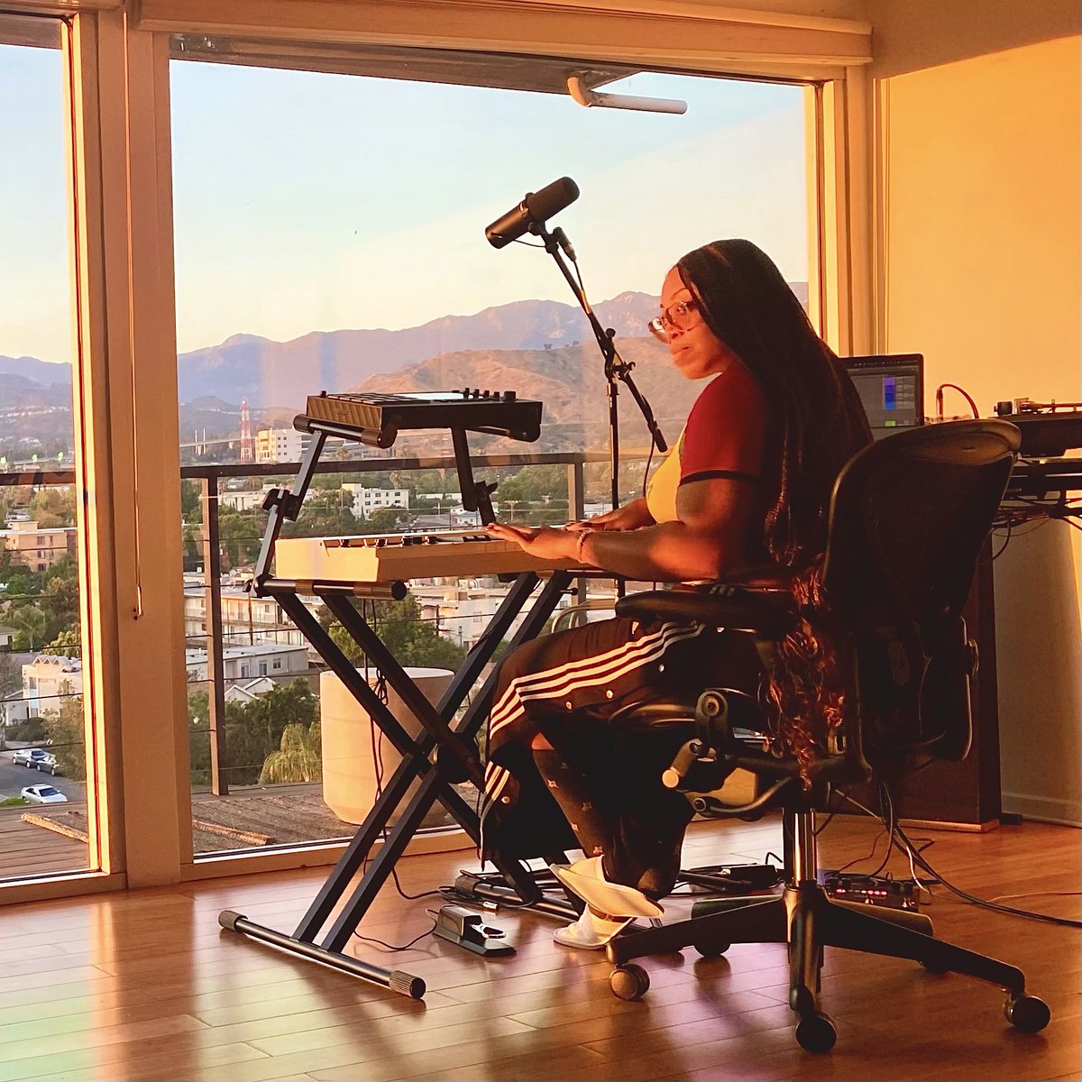 JUST KIDDING Y’ALL. I’m ANALOGUE FOREVA.  I’ll never give up my love for the warmth &amp; character of the analogue sounds. 🔥 Suzi Analogue 4L, the name stays 🖤😝🏁