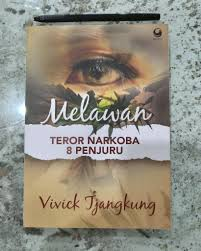 Leonita_Lestari's tweet photo. Dalam buku 'Melawan Teror Narkoba 8 Penjuru' yang ia terbitkan tahun 2019 lalu, ibu dua anak ini banyak menceritakan pengalamannya terjun langsung memberantas narkoba di Tanah Air. https://t.co/QM5JLKp1zh