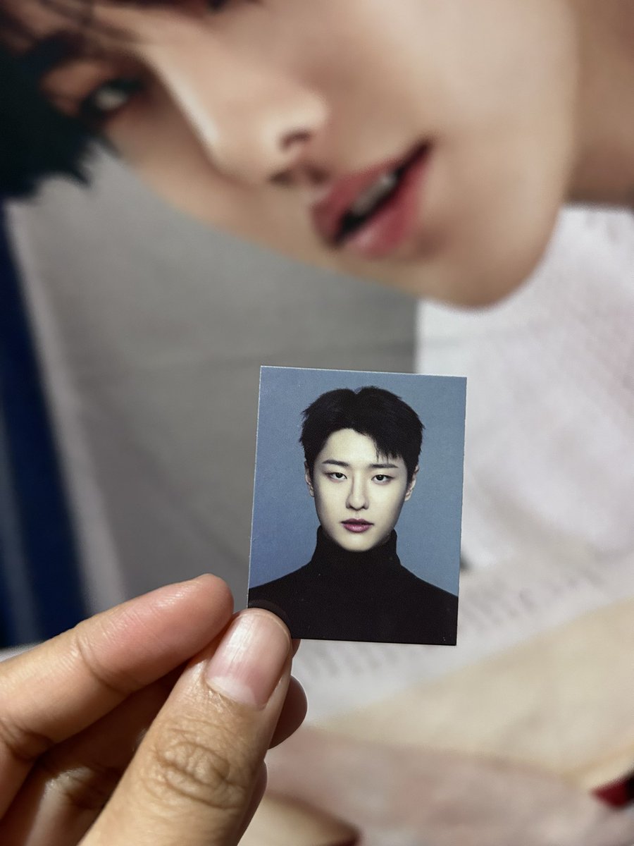 xyzeee0619's tweet photo. I was just casually scrolling at Shopee, and came upon this ID Photo from his SG. So I immediately checked out. Thank you for bringing pogi home @ishacarteu π #fromisha https://t.co/tYXakW7flz