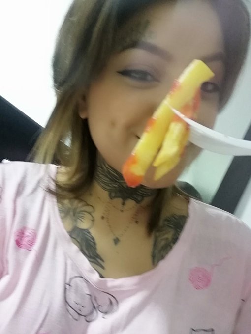 🐭Rata Faraona 👑 - Hola buenas. Soy feliz comiendo papafrita https://t.co/hsOCd34CcB