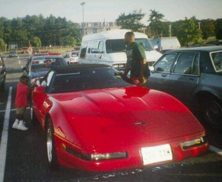 JayJoness's tweet photo. @ninaneddieanto Nice! I had the drop top LT1 (big block engine) Back in the day https://t.co/Jg3f0xpQek