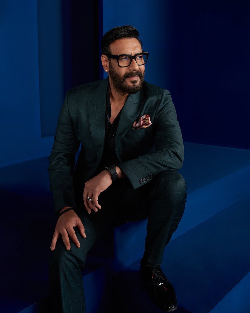 #HappyBirthdayAjayDevgn
#MassMaharaja
- 3 NATIONAL AWARDS
- 6 BLOCKBUSTERS
- 2 HGOTY 
- 40 SUCCESSFULL FILMS
- 26+ CLEAN HIT FILMS
- 1st Bollywood Actor To Deliver 100 CR, 150 CR, 200 CR, 250 CRORE FILMS In CLASH!