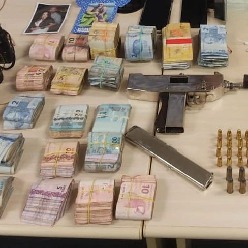 Police in Brazil seize a homemade submachine gun(The police/person who sent it claimed it was an uzi but in reality it's a bootleg MAC-11) that was chambered in 9x19mm. Said person who got arrested also had a pistol with them, but I don't have a picture of it.